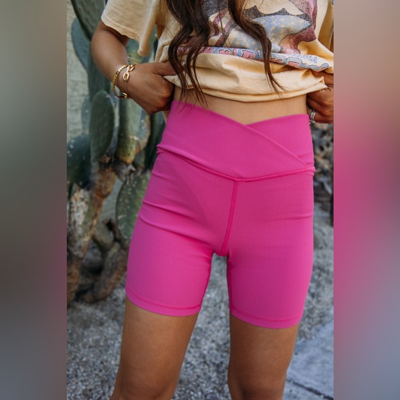 Pink ribbed biker shorts - Picture 1 of 3